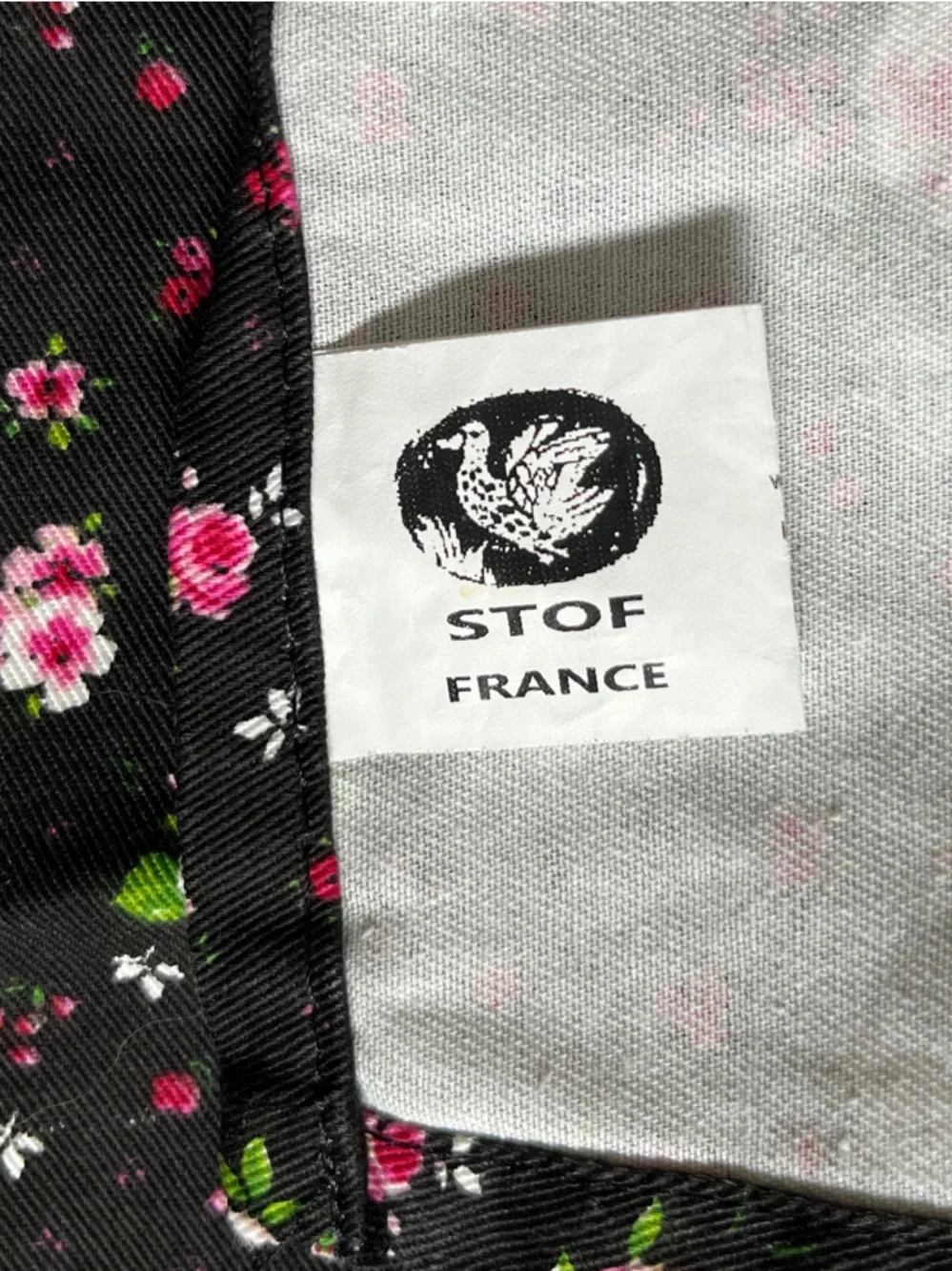 STOF France 57x62 Black with Pink Roses Table Linem